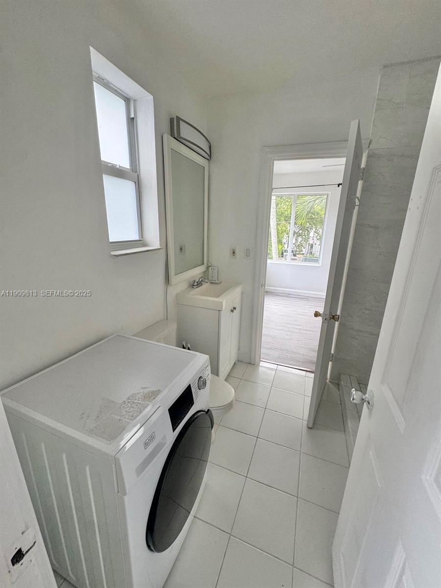 555 Ne 70th St Property Photo 15