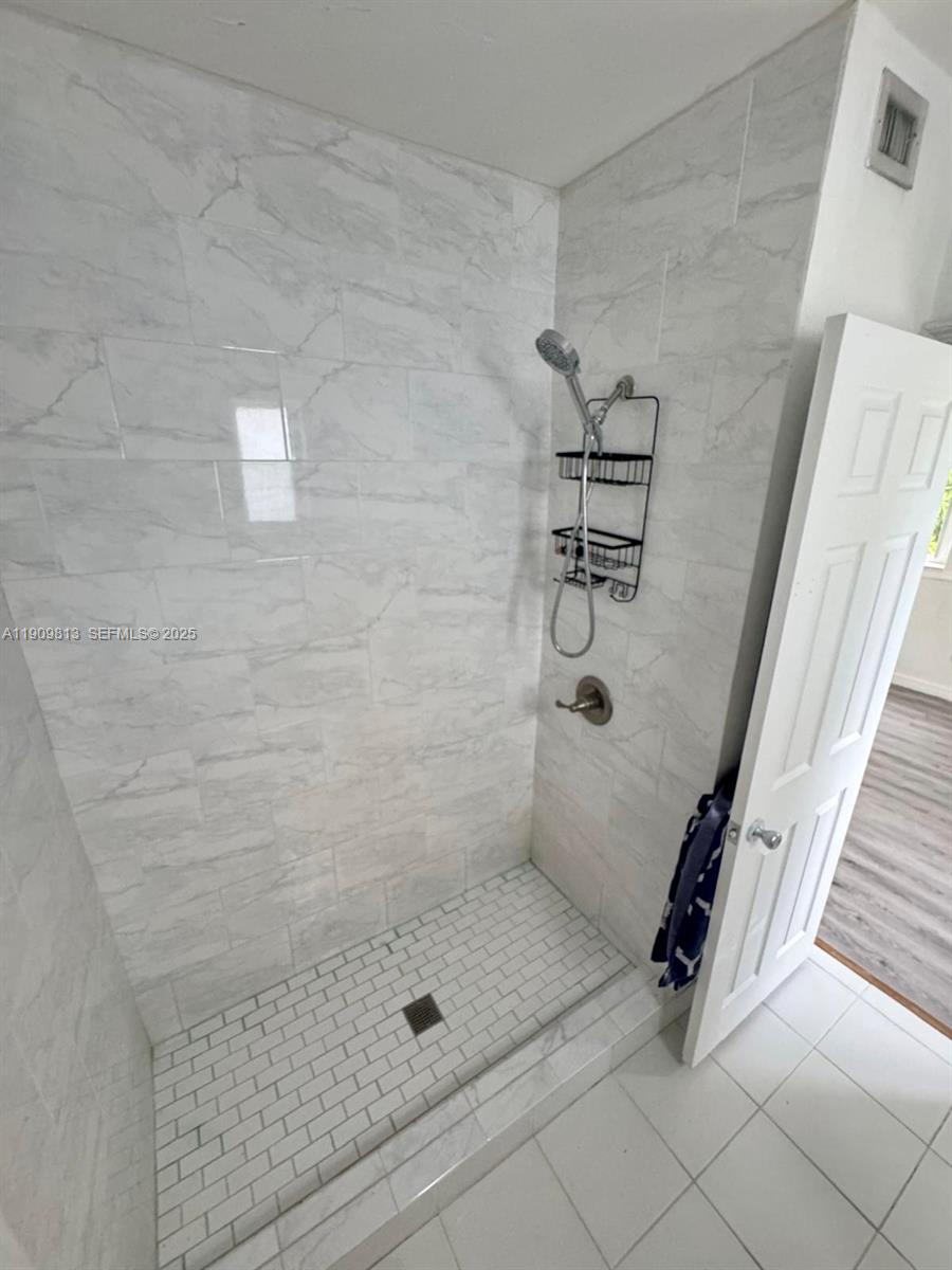 555 Ne 70th St Property Photo 18