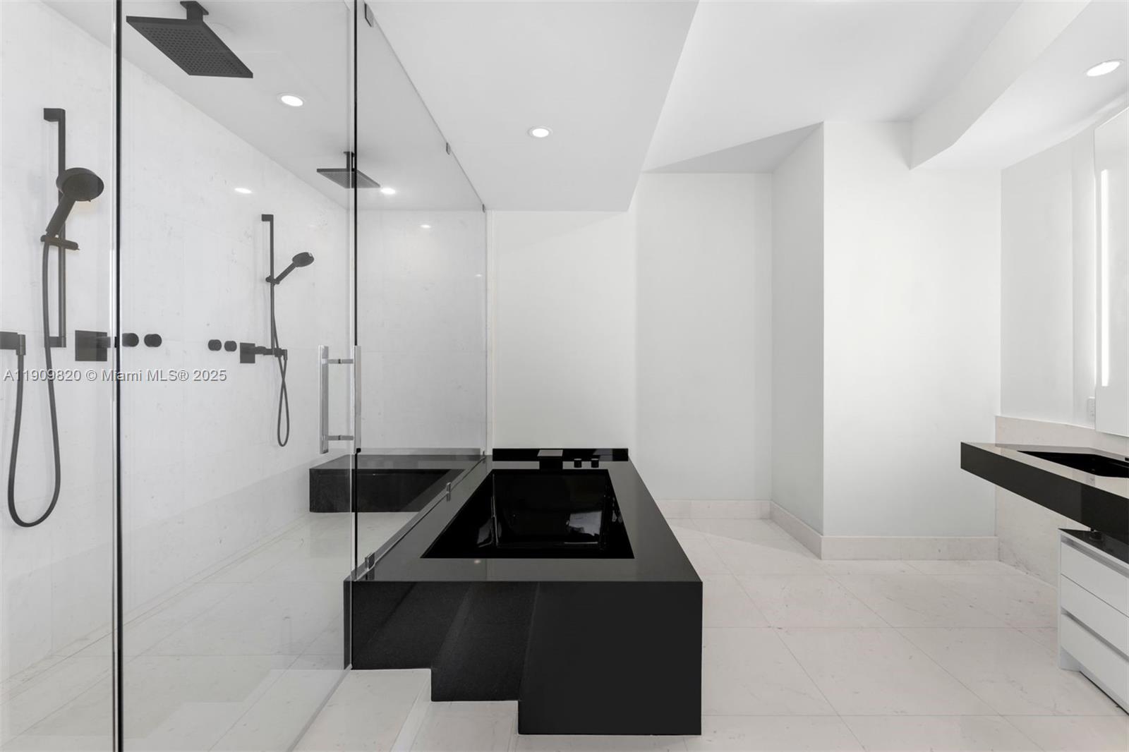 18555 Collins Ave 3205 Property Photo 25