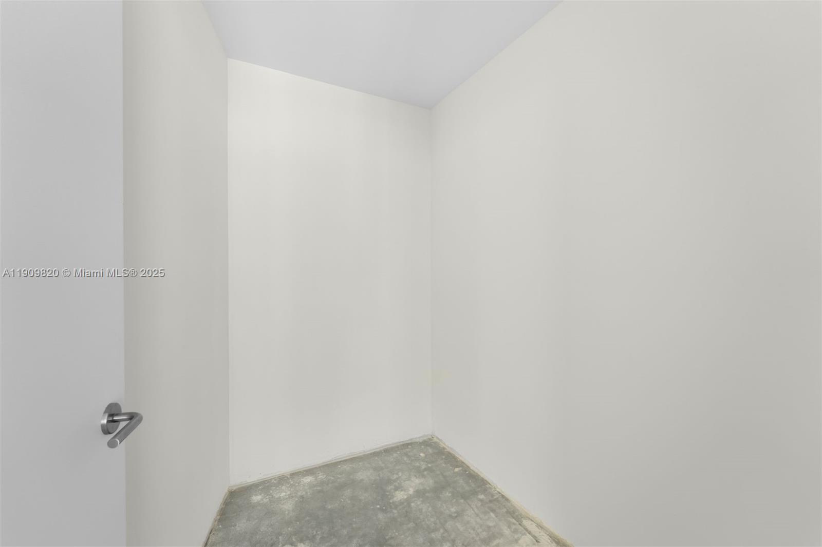 18555 Collins Ave 3205 Property Photo 33