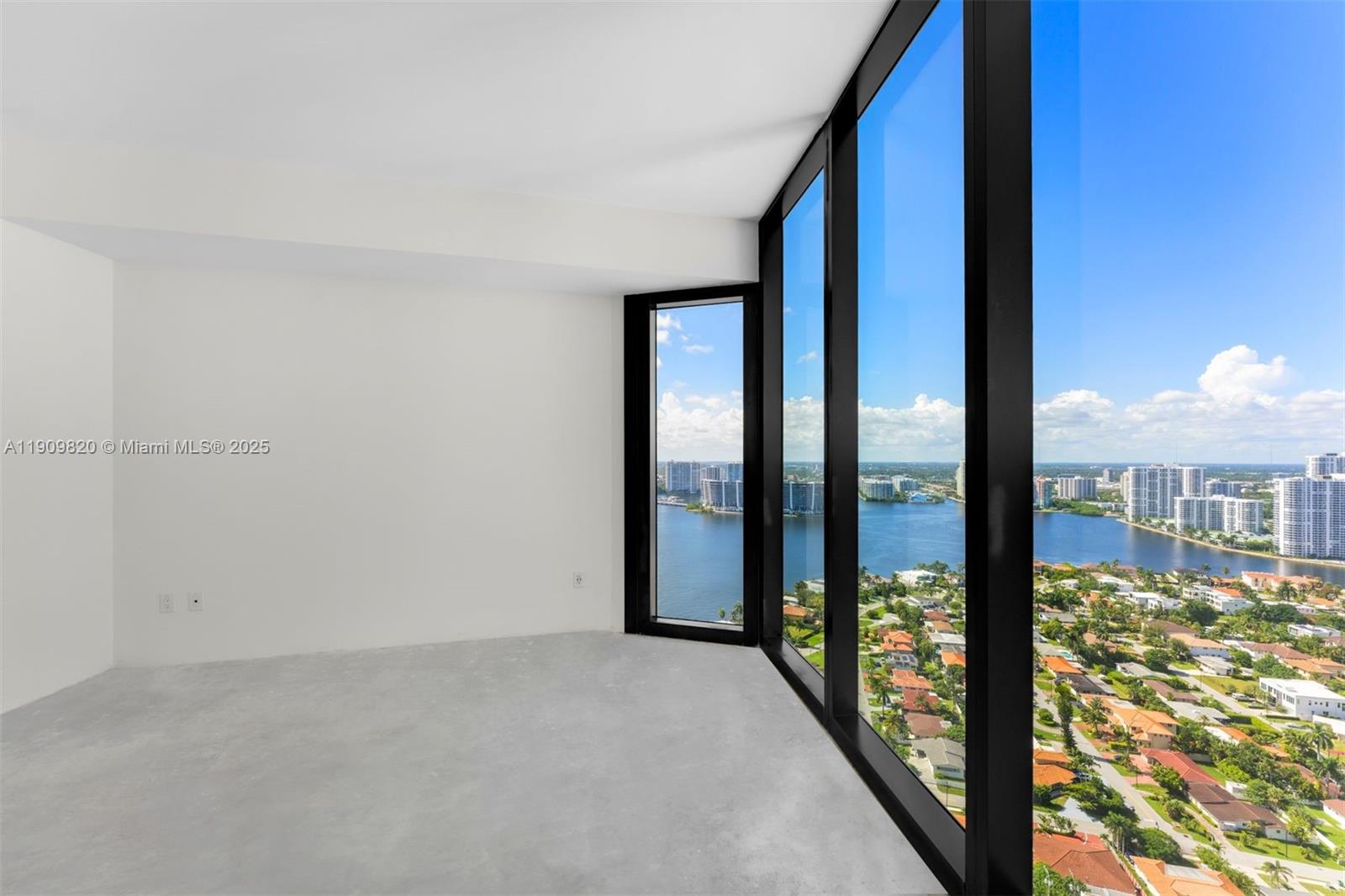 18555 Collins Ave 3205 Property Photo 37
