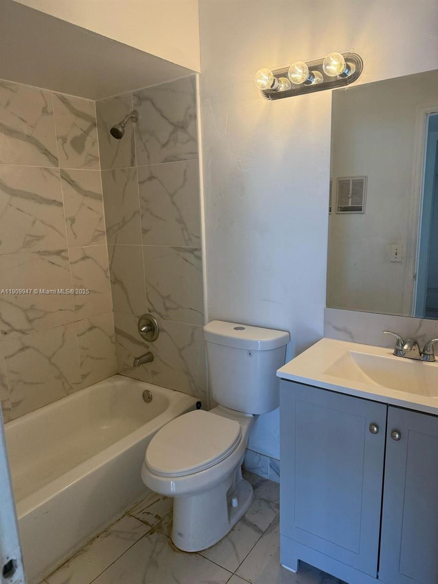 438 Ne 210th Cir Ter 202-4b Property Photo 9