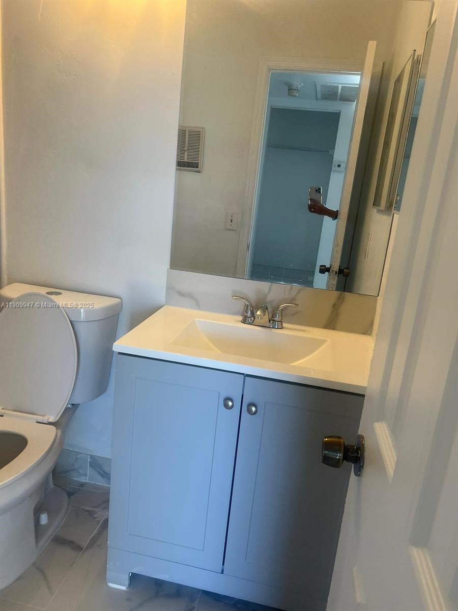 438 Ne 210th Cir Ter 202-4b Property Photo 10