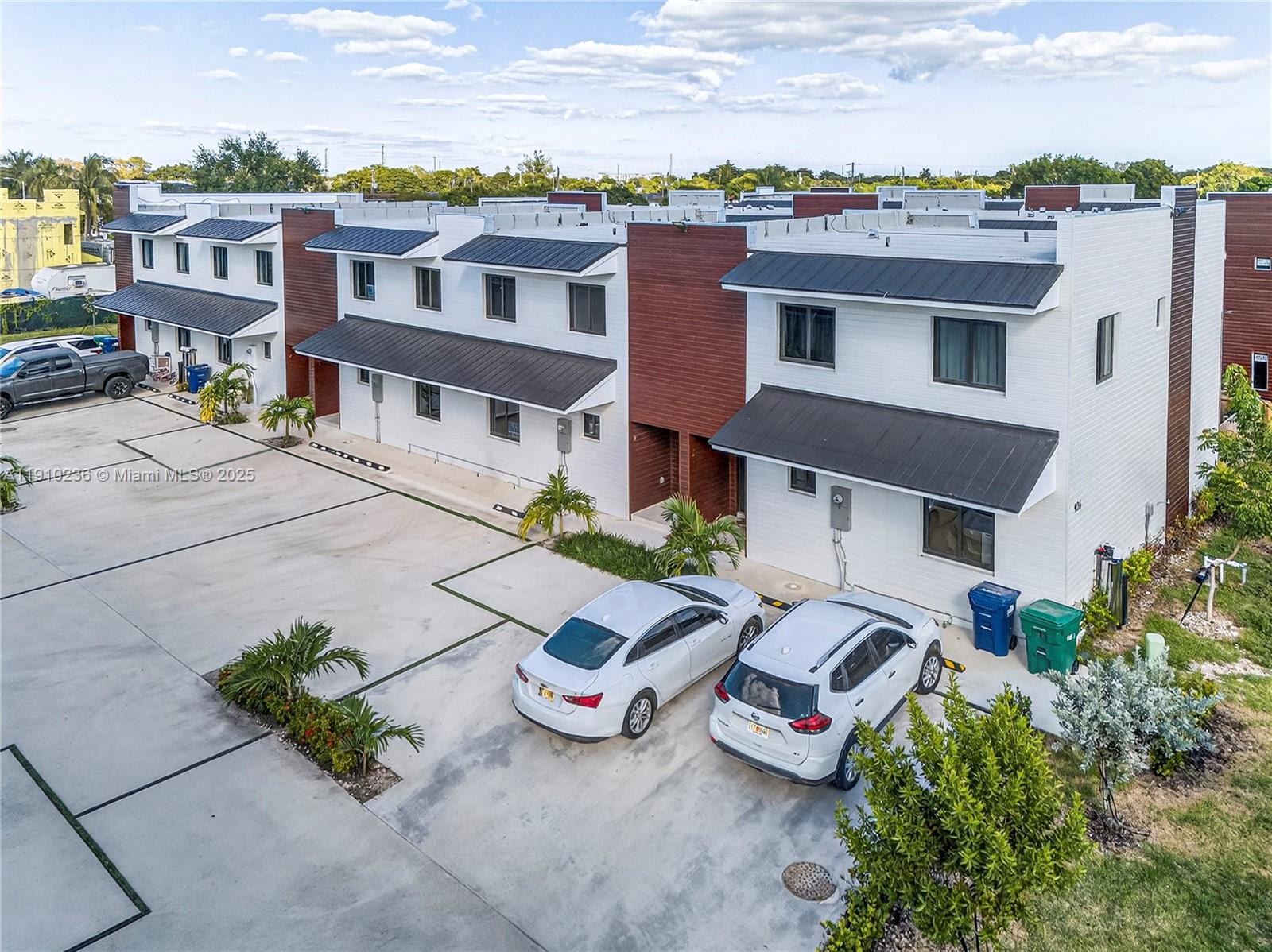 936 Nw 10th St Property Photo 1