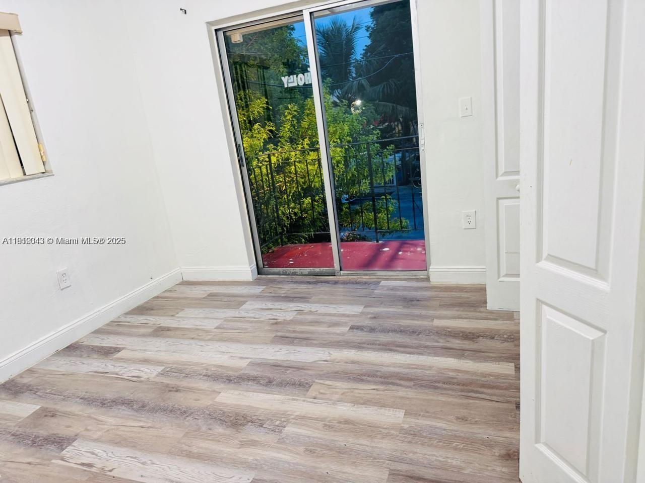932 Nw 5th St Property Photo 3