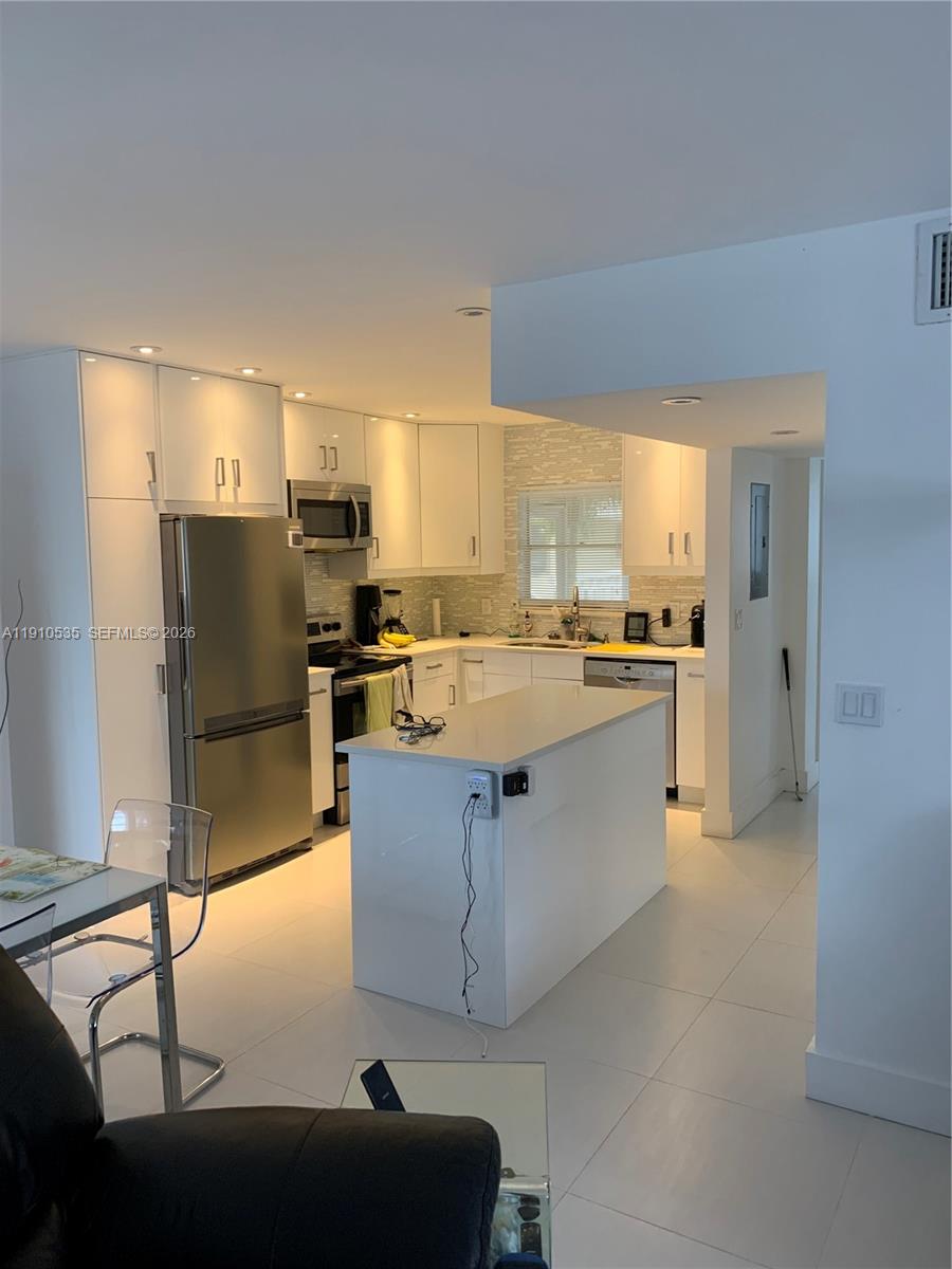 1501 Arthur St 10 Property Photo 15