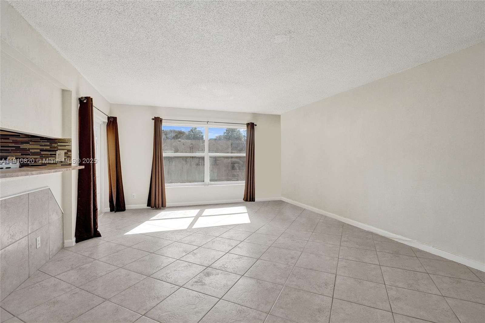 4220 Nw 21st St 206 Property Photo 5
