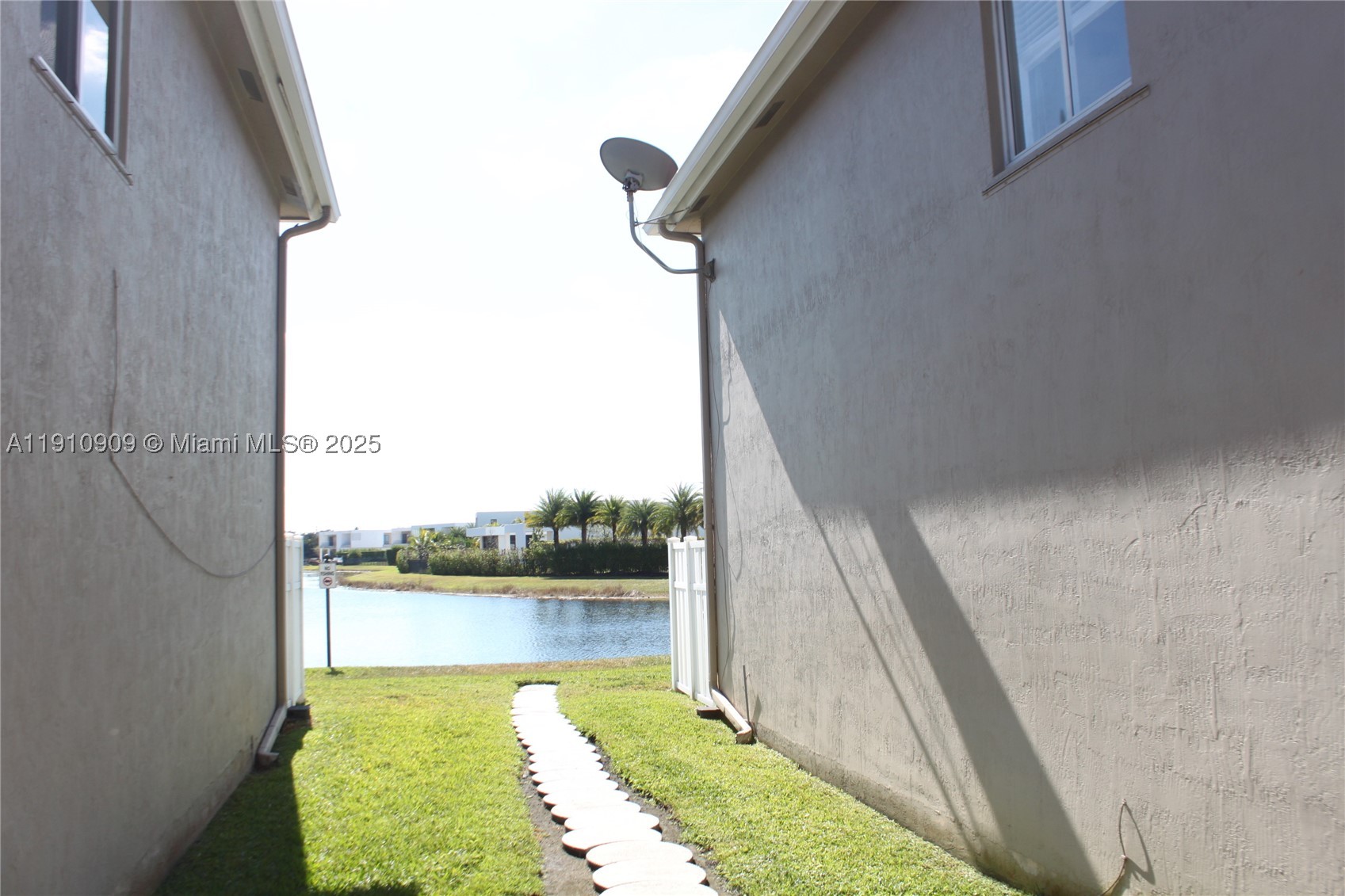 180 Riviera Cir 30-5 Property Photo 4