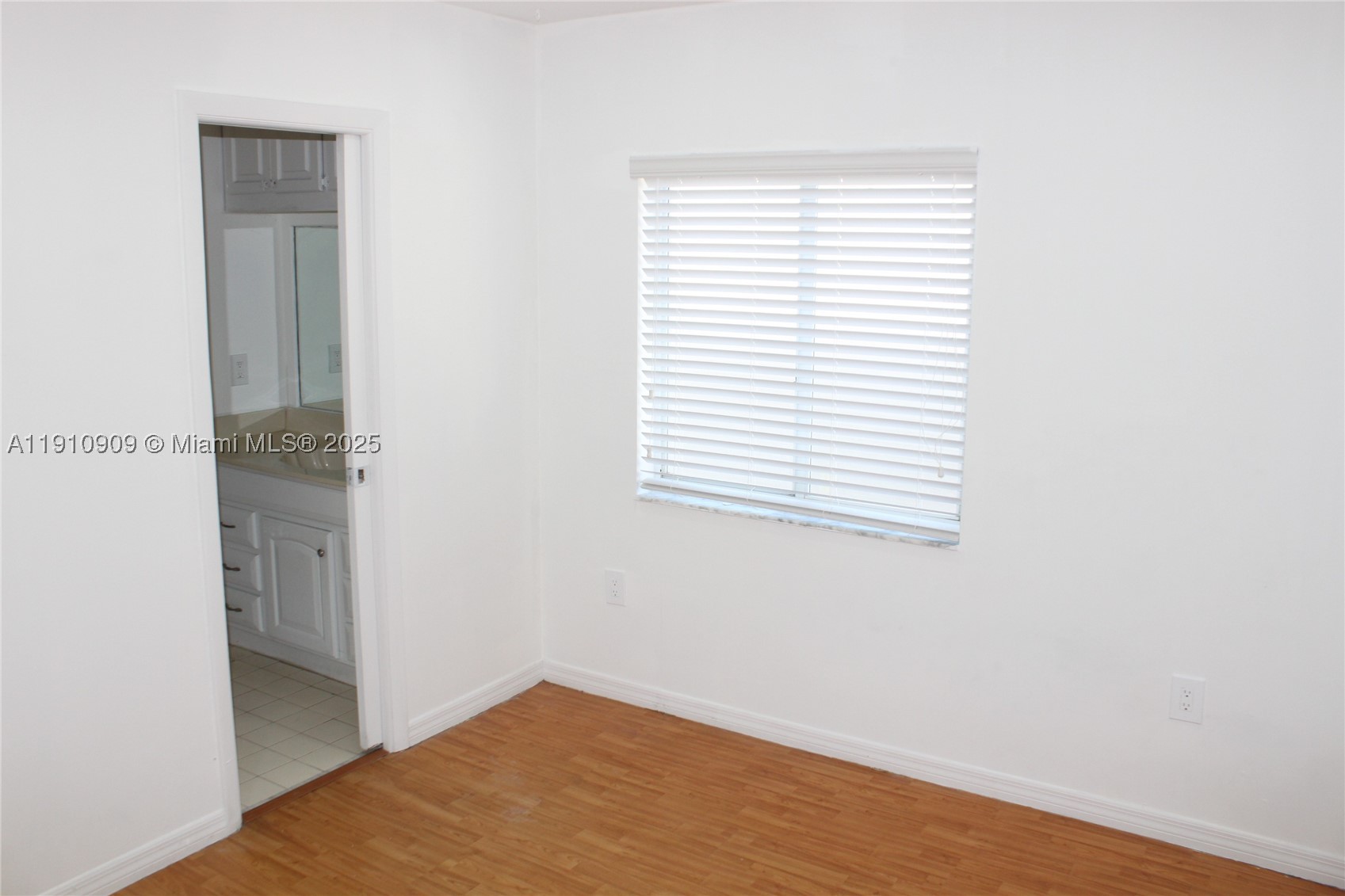 180 Riviera Cir 30-5 Property Photo 6