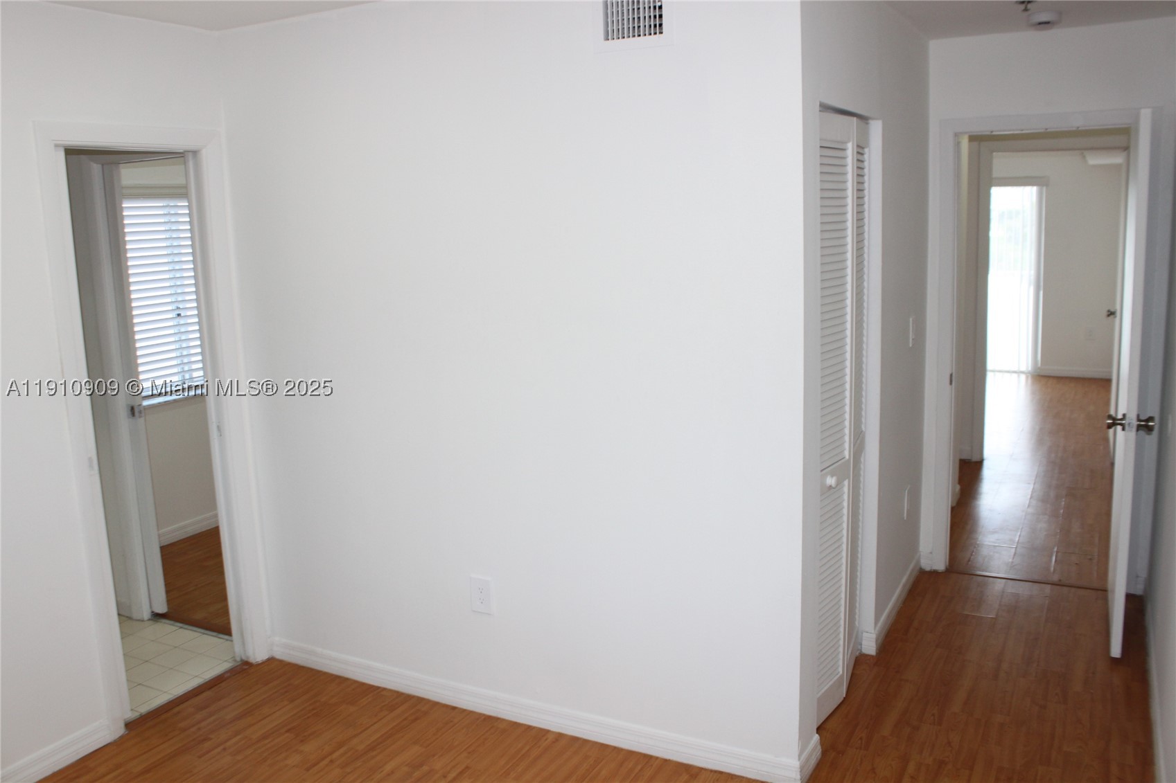 180 Riviera Cir 30-5 Property Photo 8