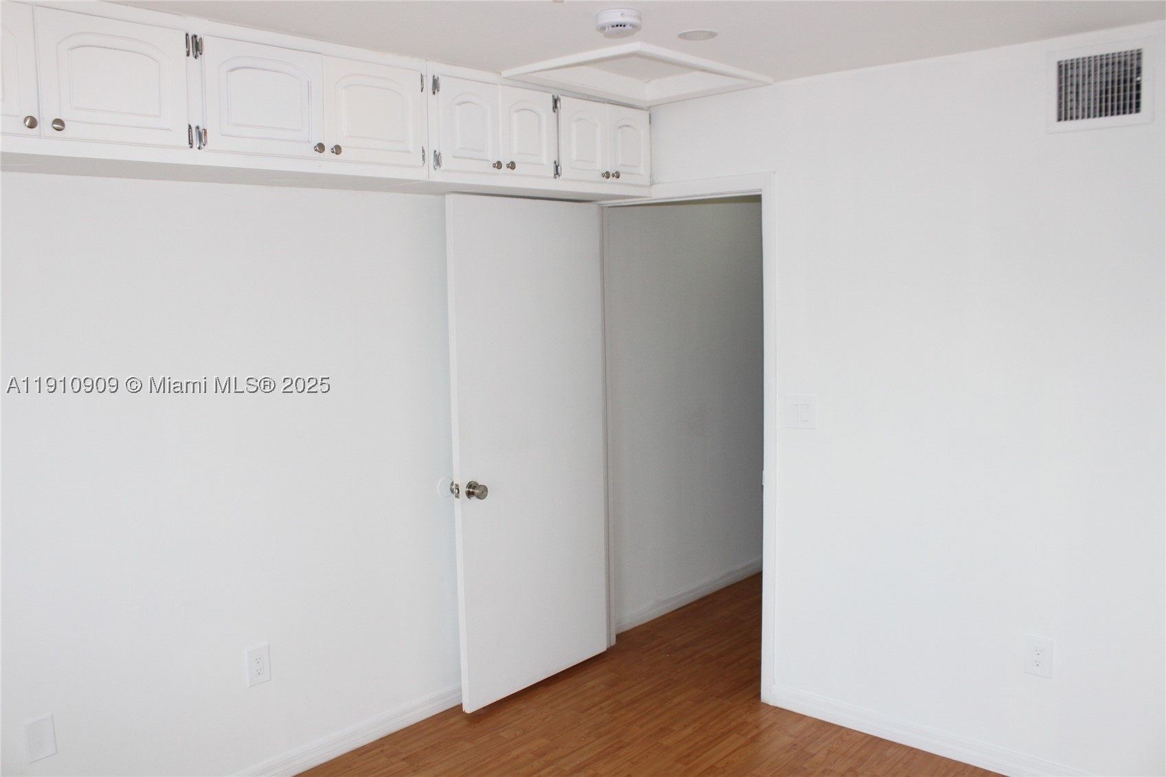 180 Riviera Cir 30-5 Property Photo 10