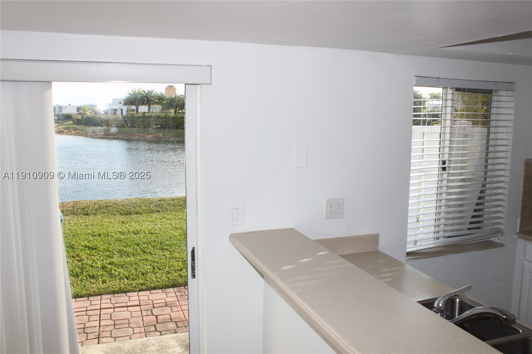 180 Riviera Cir 30-5 Property Photo 17