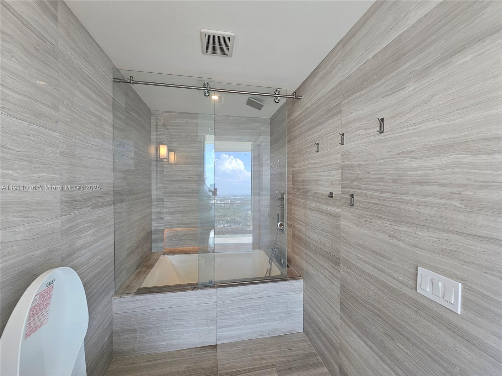 18975 Collins Ave 4605 Property Photo 16