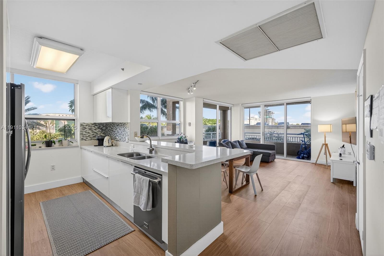 19501 W Country Club Dr 313 Property Photo 1