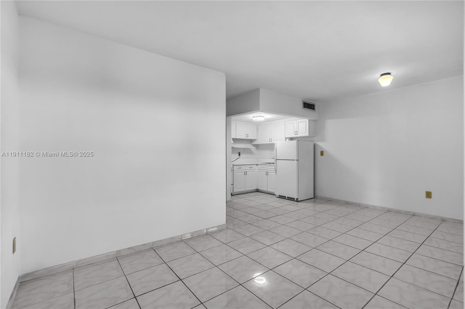 1330 W 54th St 302c Property Photo 4