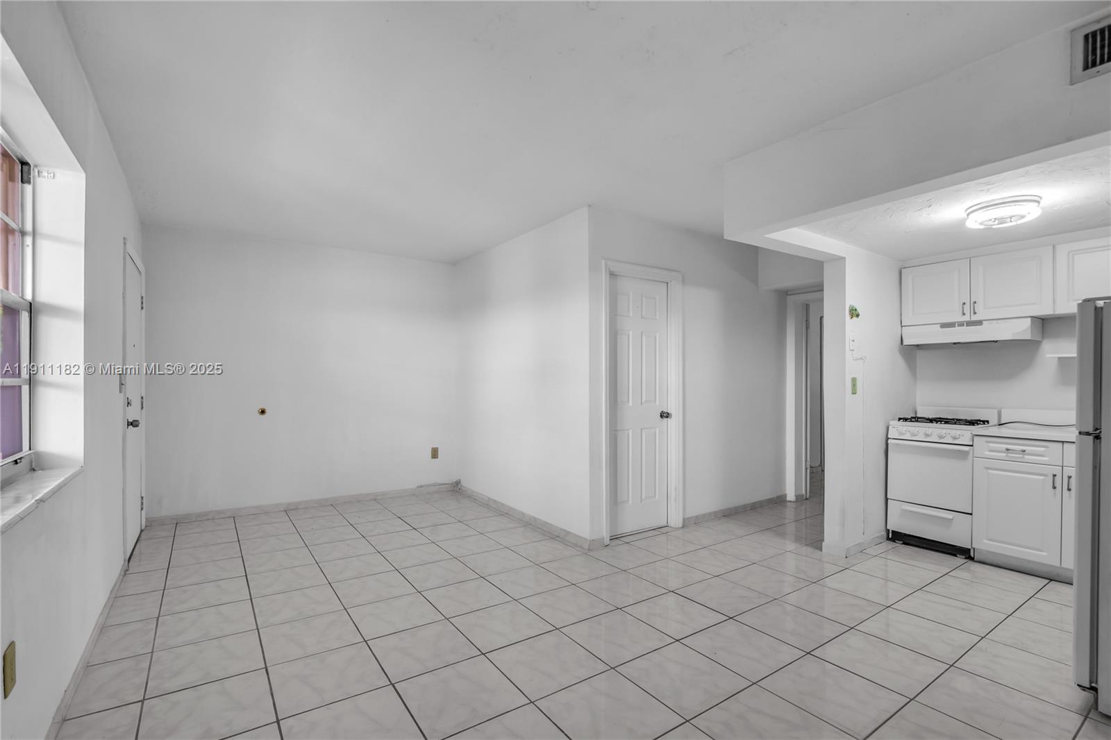 1330 W 54th St 302c Property Photo 5