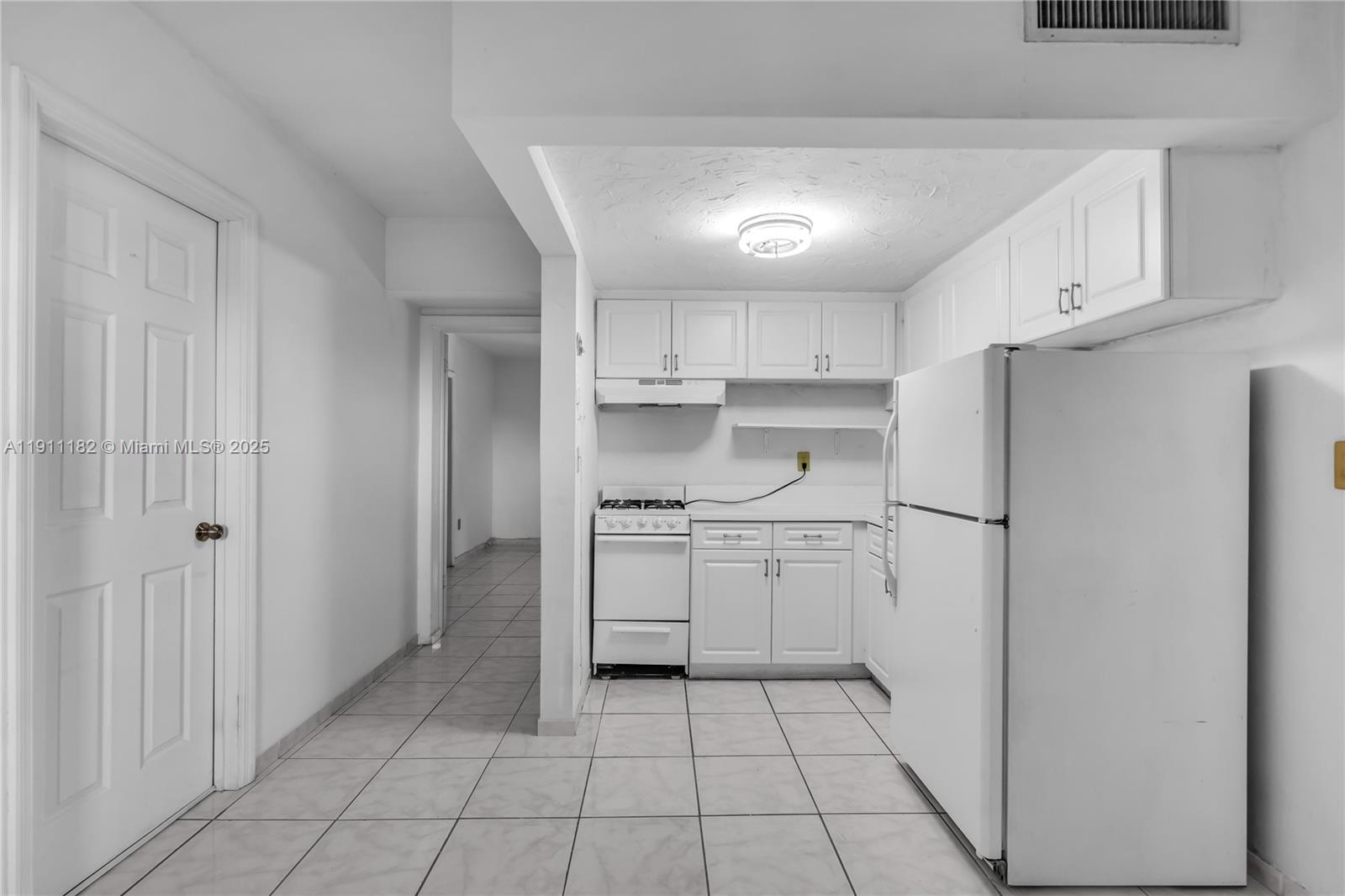 1330 W 54th St 302c Property Photo 6