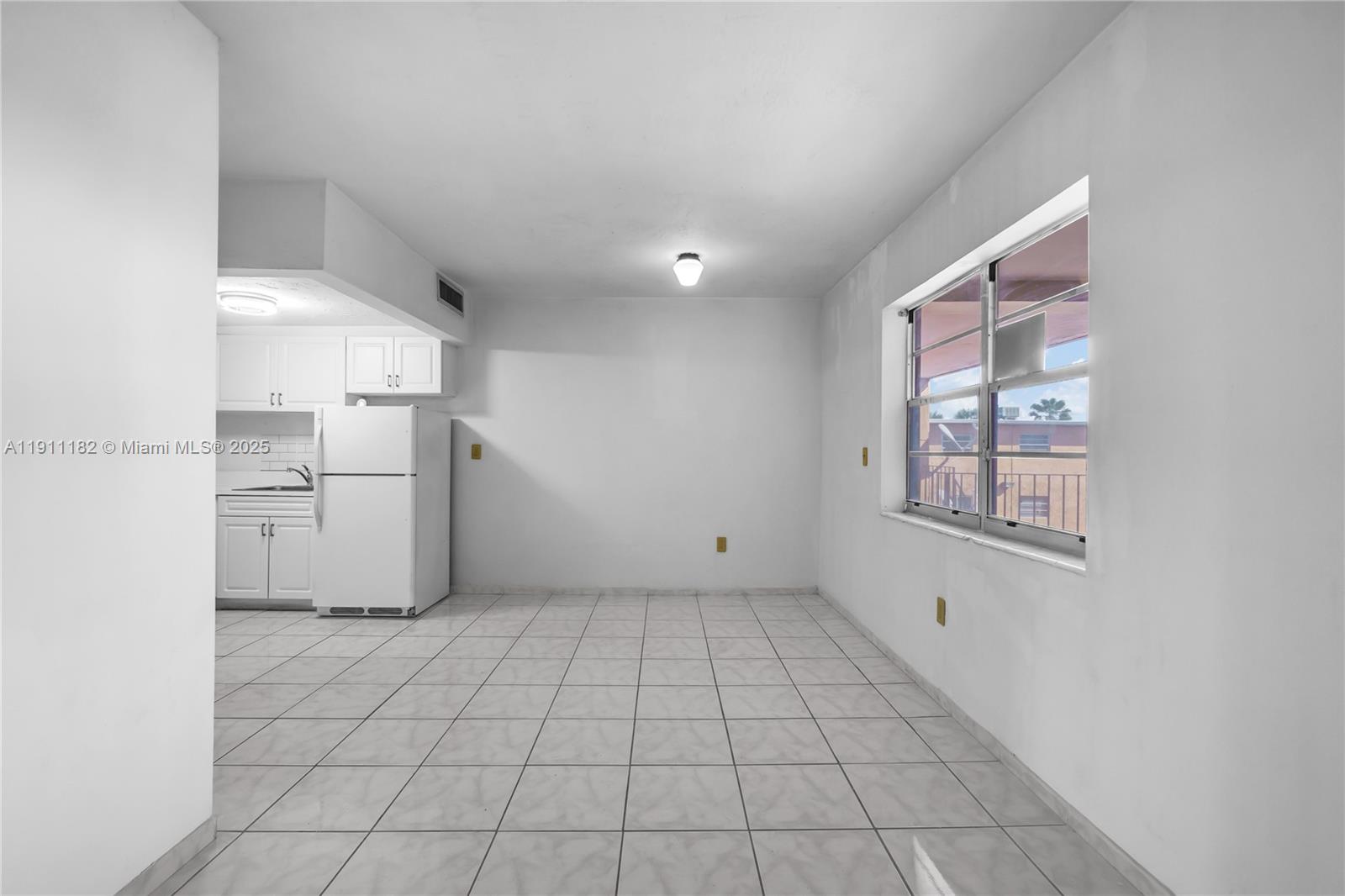 1330 W 54th St 302c Property Photo 8