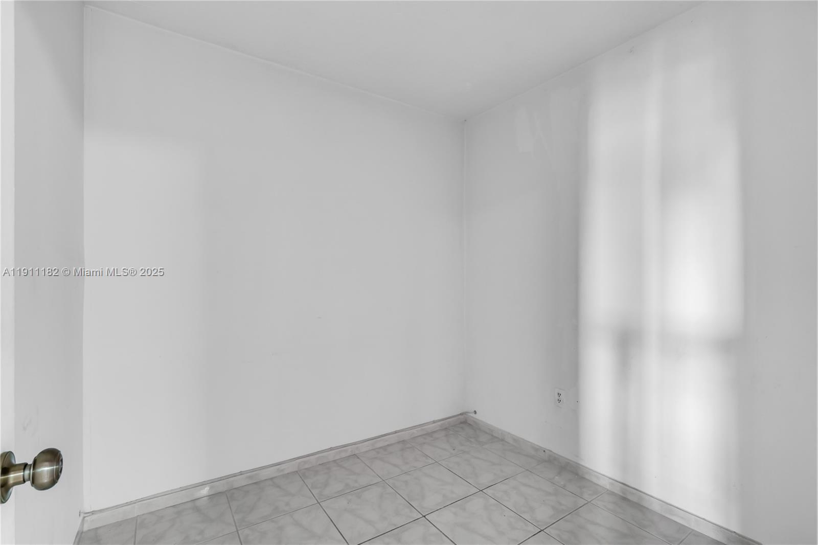 1330 W 54th St 302c Property Photo 9
