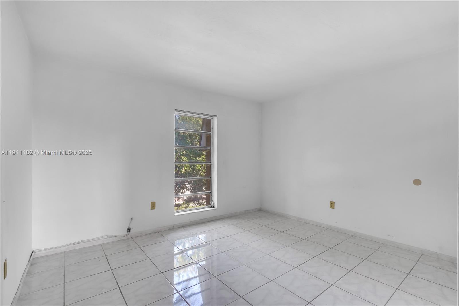 1330 W 54th St 302c Property Photo 10