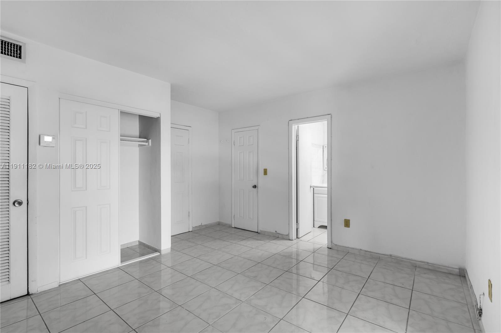 1330 W 54th St 302c Property Photo 11