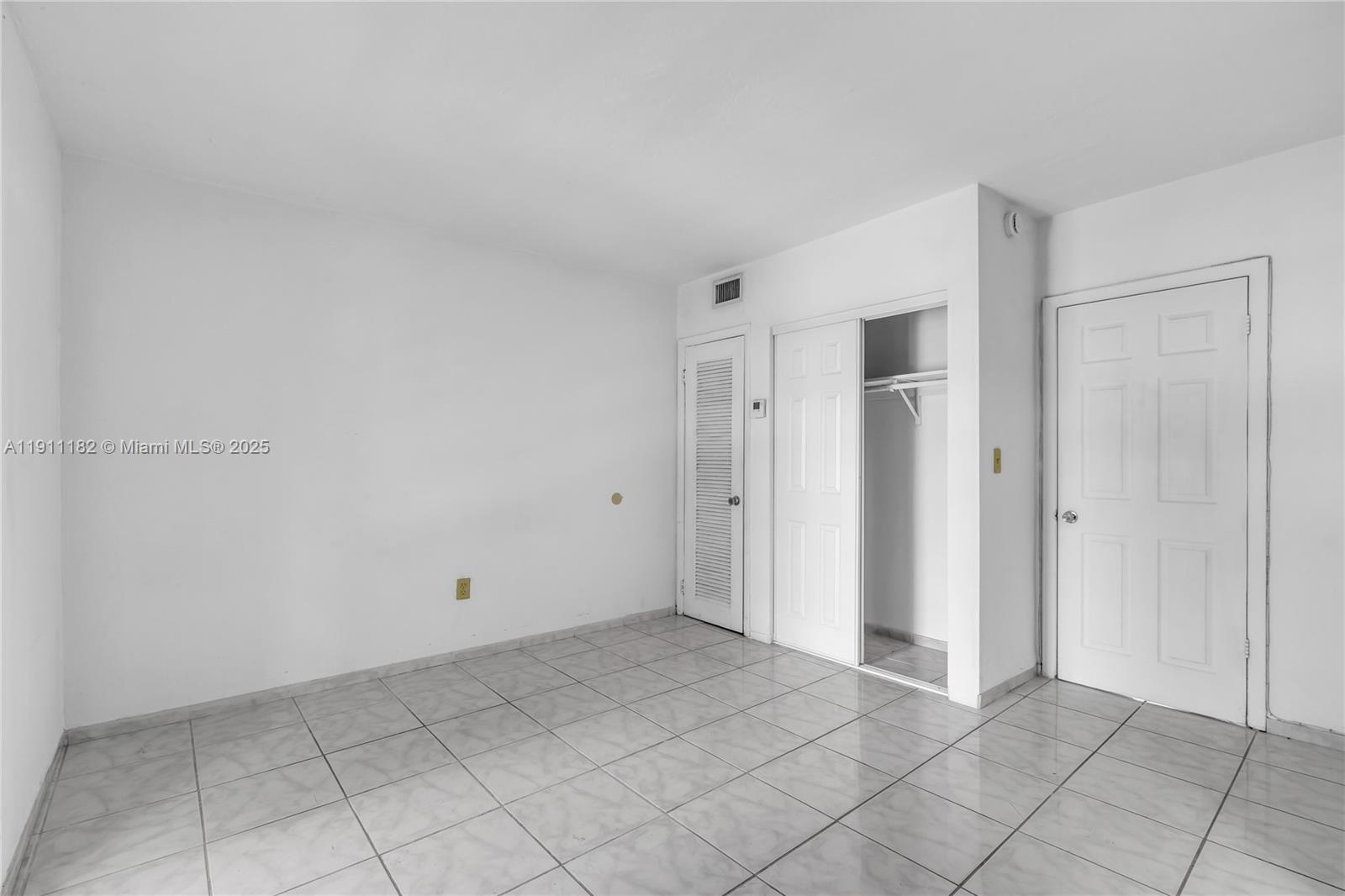 1330 W 54th St 302c Property Photo 12