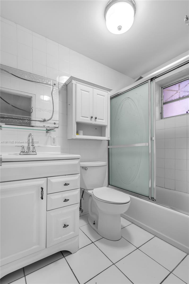 1330 W 54th St 302c Property Photo 14