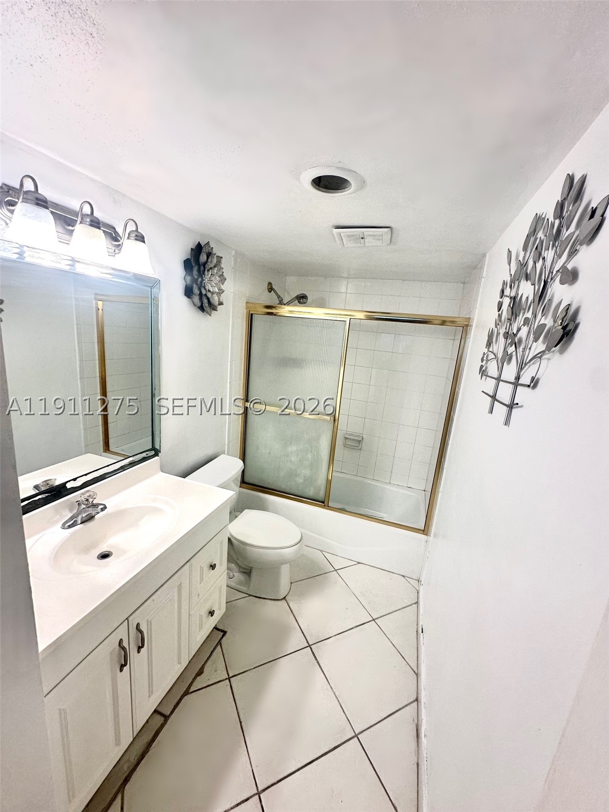 4158 Inverrary Dr 405 Property Photo 10