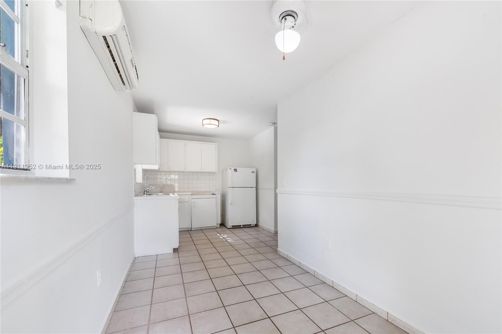 682 W 37th St Property Photo 17