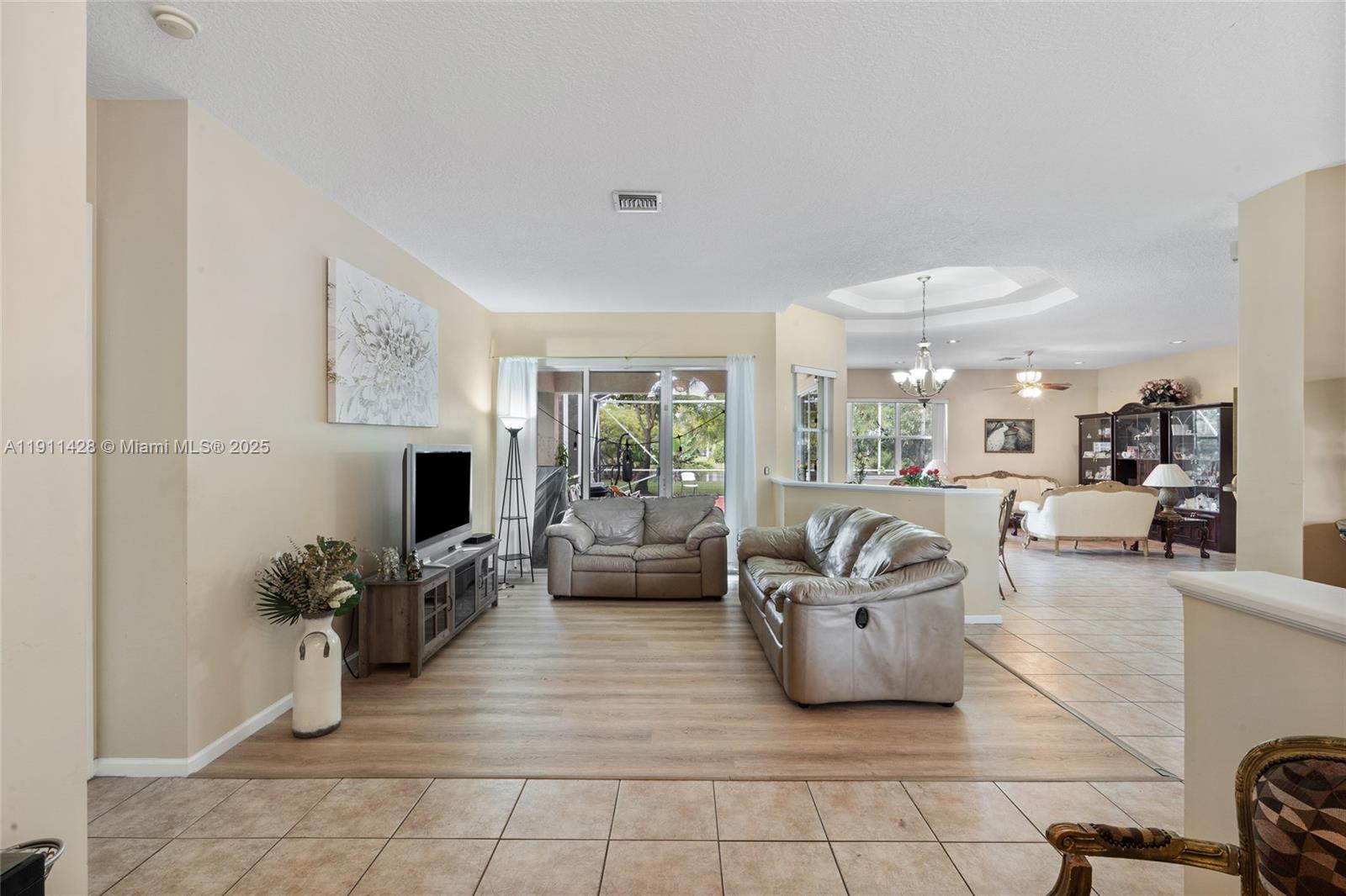 13875 Sw 41st St Property Photo 6