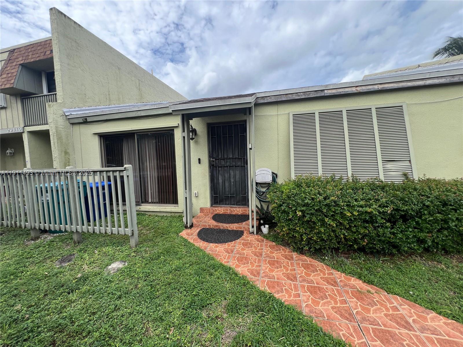 20442 Nw 15th Ave 6 Property Photo 1