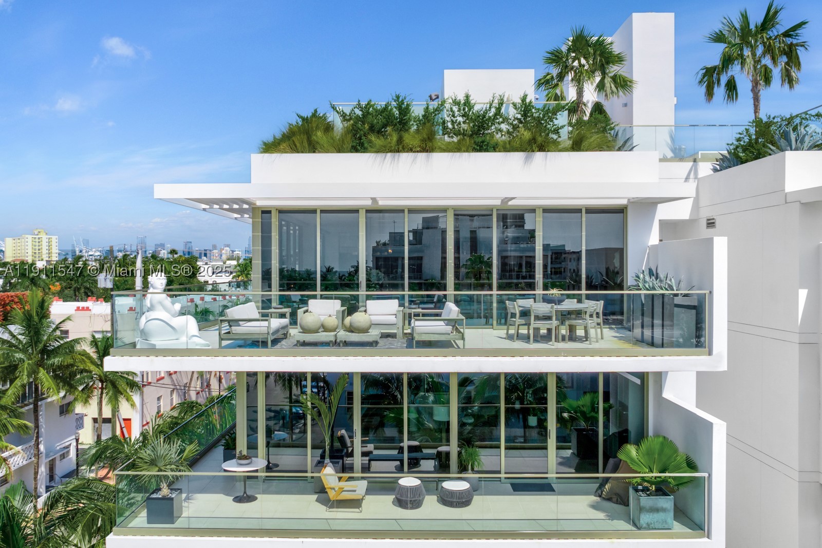 300 Collins Ave Ph3 Property Photo 1