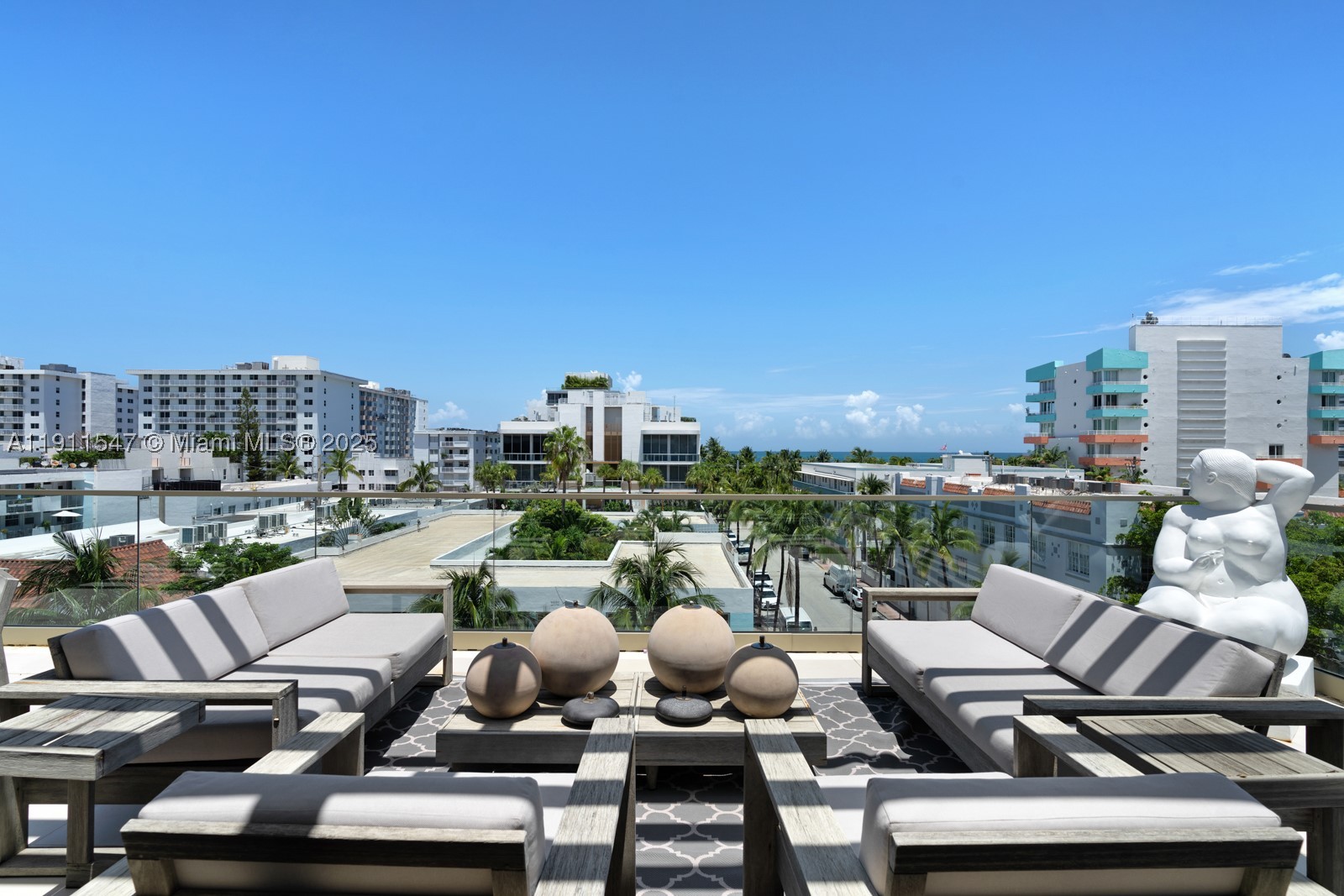 300 Collins Ave Ph3 Property Photo 4