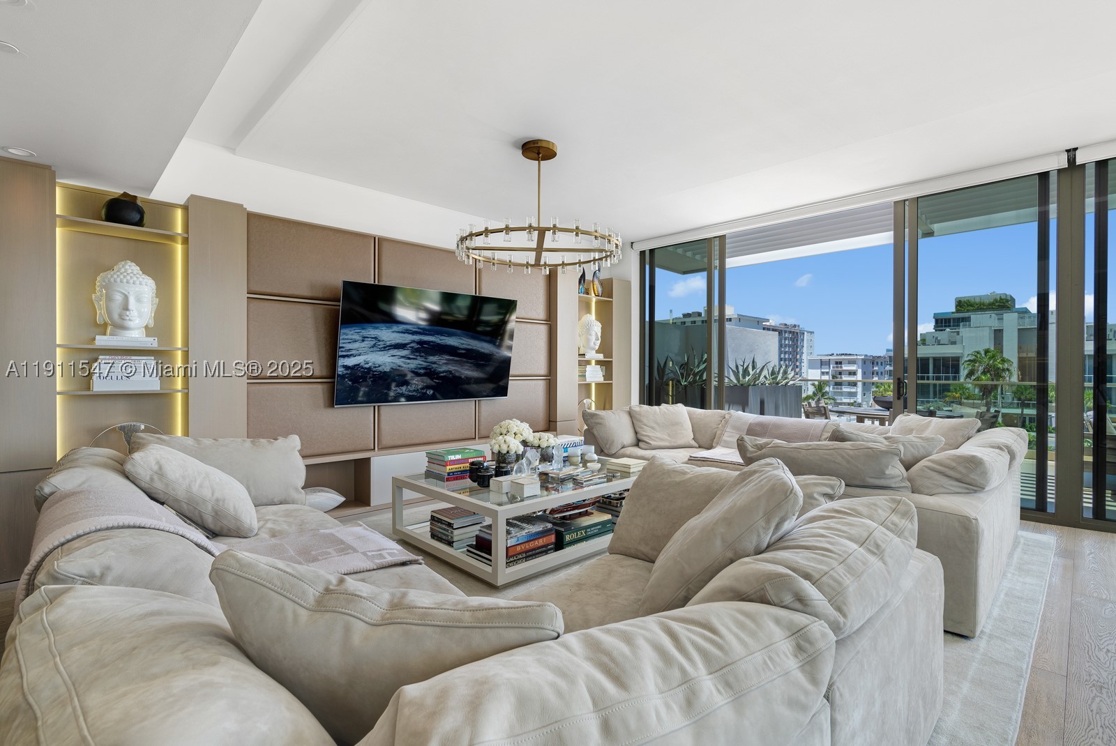 300 Collins Ave Ph3 Property Photo 9