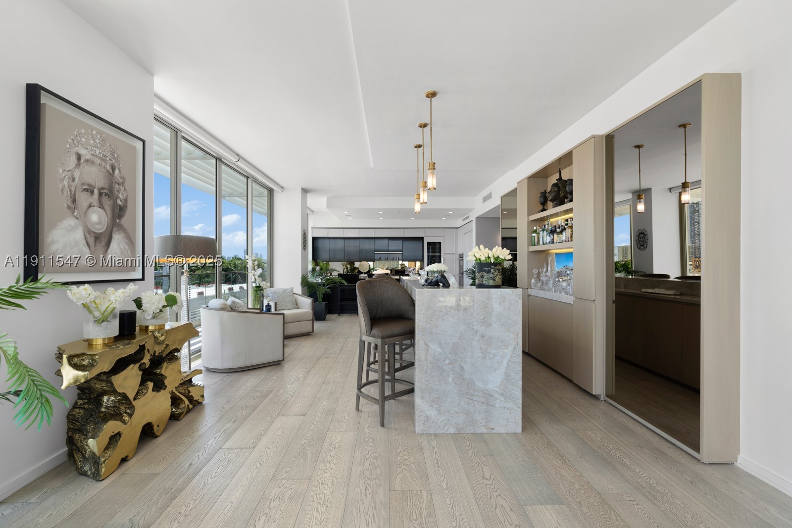 300 Collins Ave Ph3 Property Photo 11