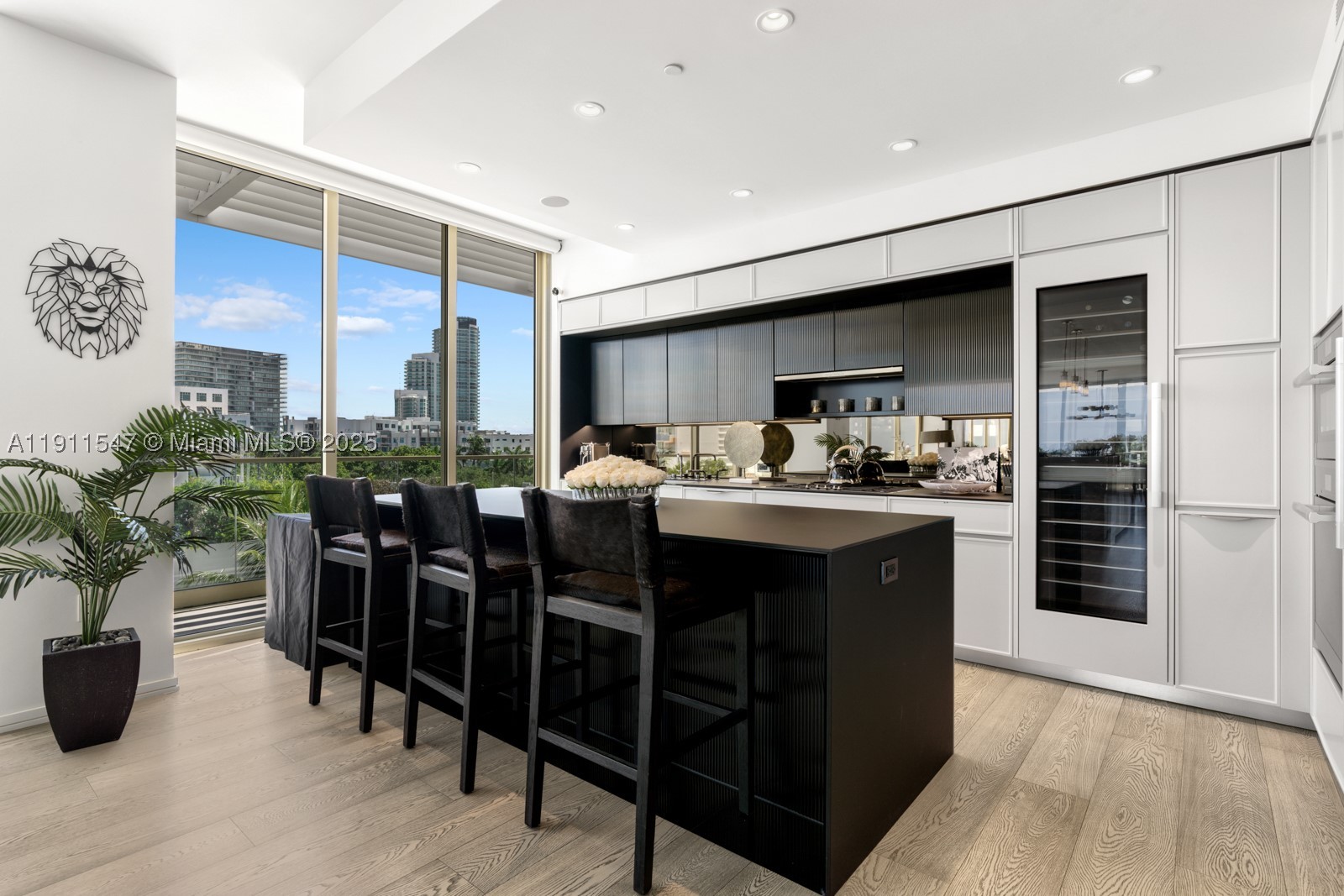 300 Collins Ave Ph3 Property Photo 15