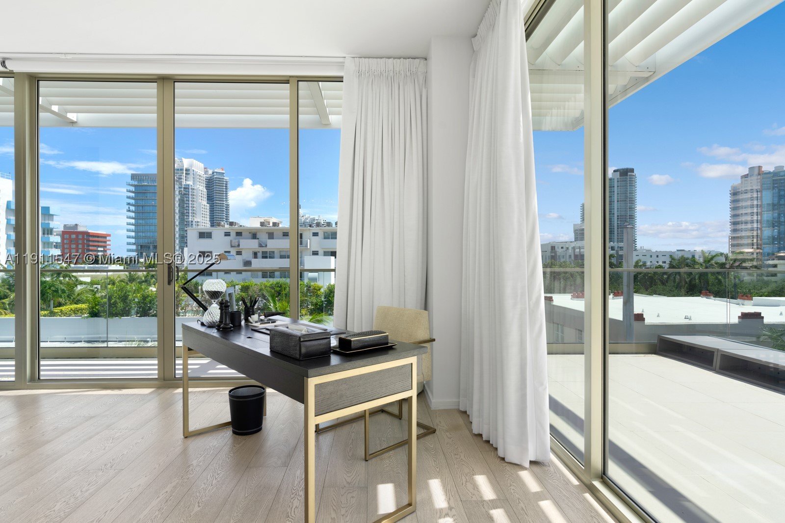 300 Collins Ave Ph3 Property Photo 23