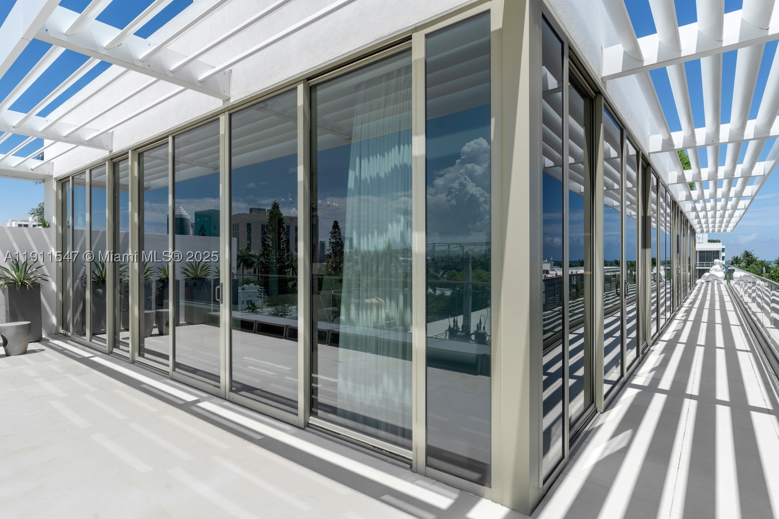 300 Collins Ave Ph3 Property Photo 29