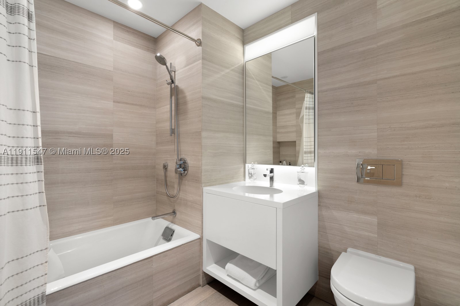 300 Collins Ave Ph3 Property Photo 32