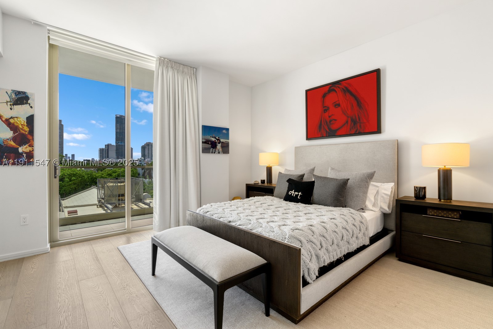 300 Collins Ave Ph3 Property Photo 34