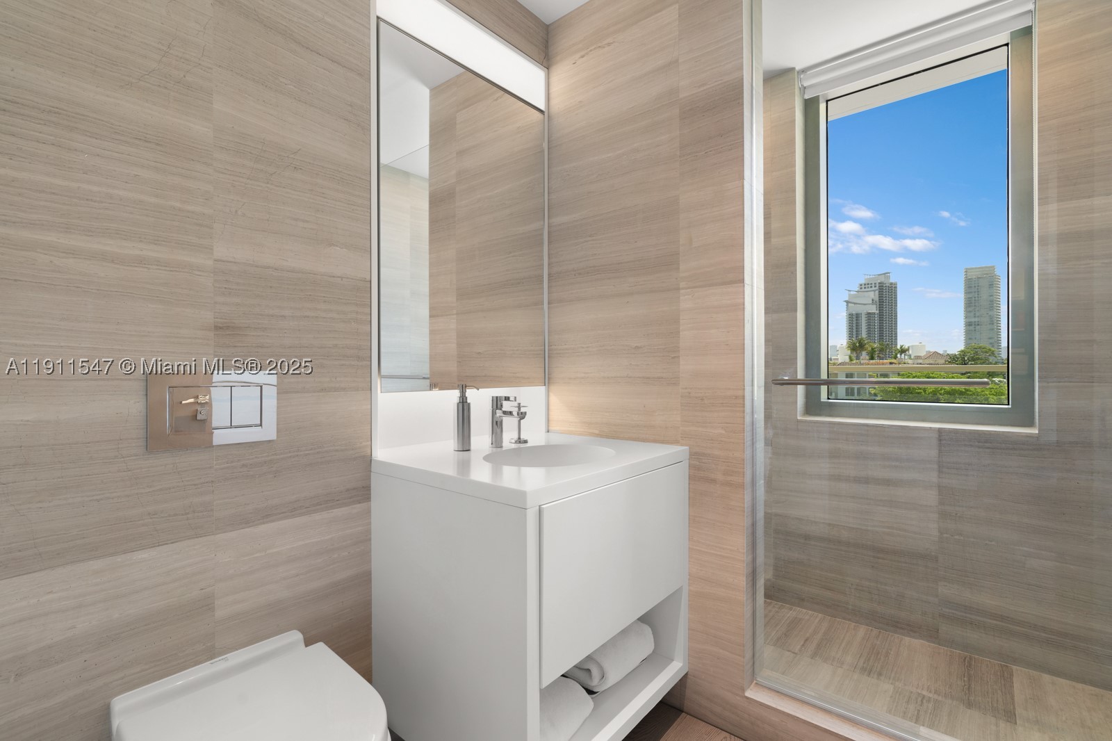 300 Collins Ave Ph3 Property Photo 37