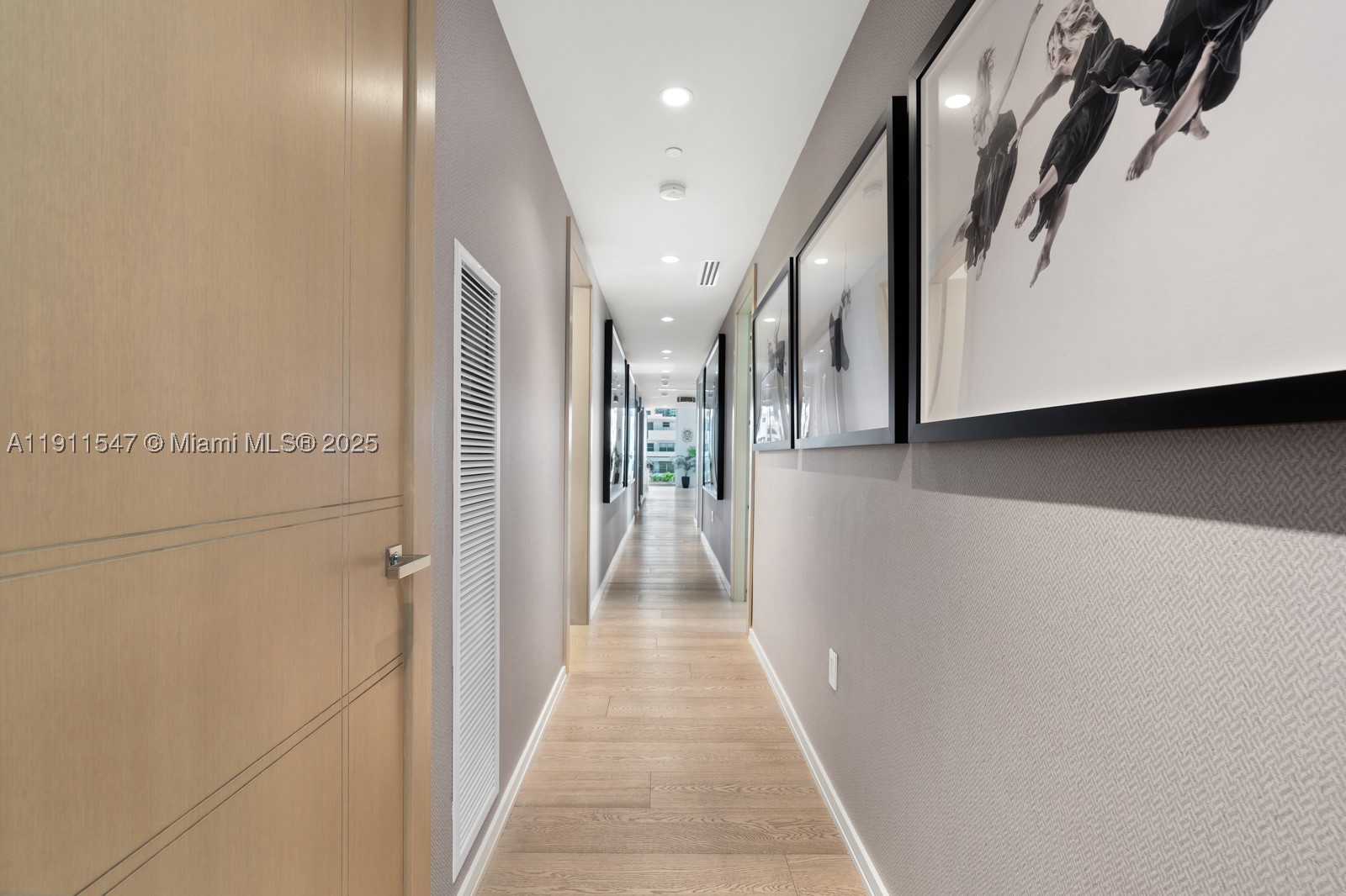 300 Collins Ave Ph3 Property Photo 40