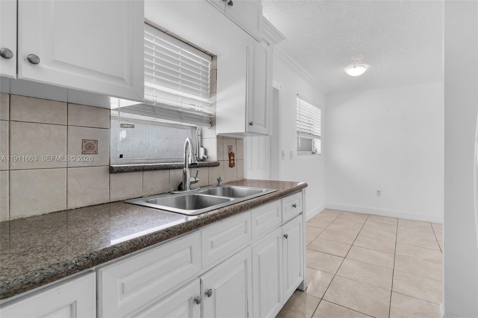 1101 Sw 17 Ave Property Photo 5
