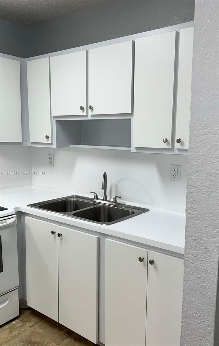 575 W 69th St 208 Property Photo 2