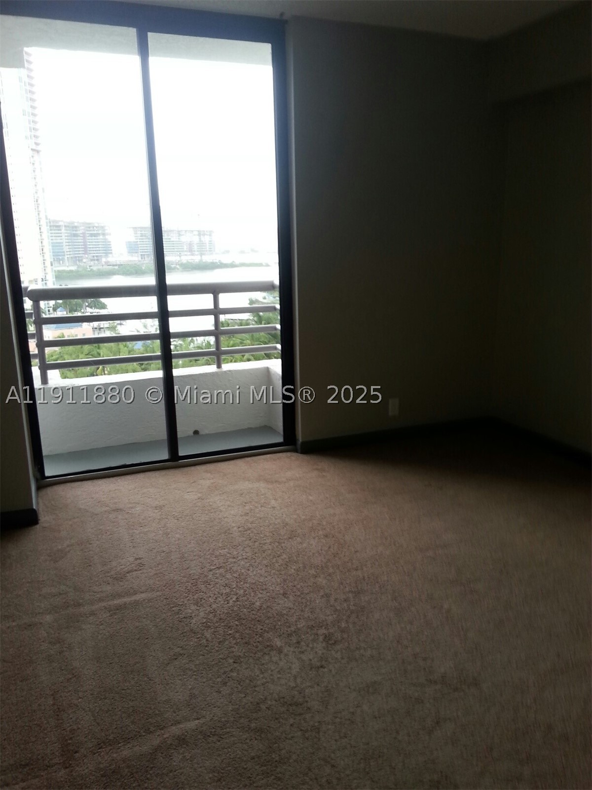 A11911880 Property Photo 12