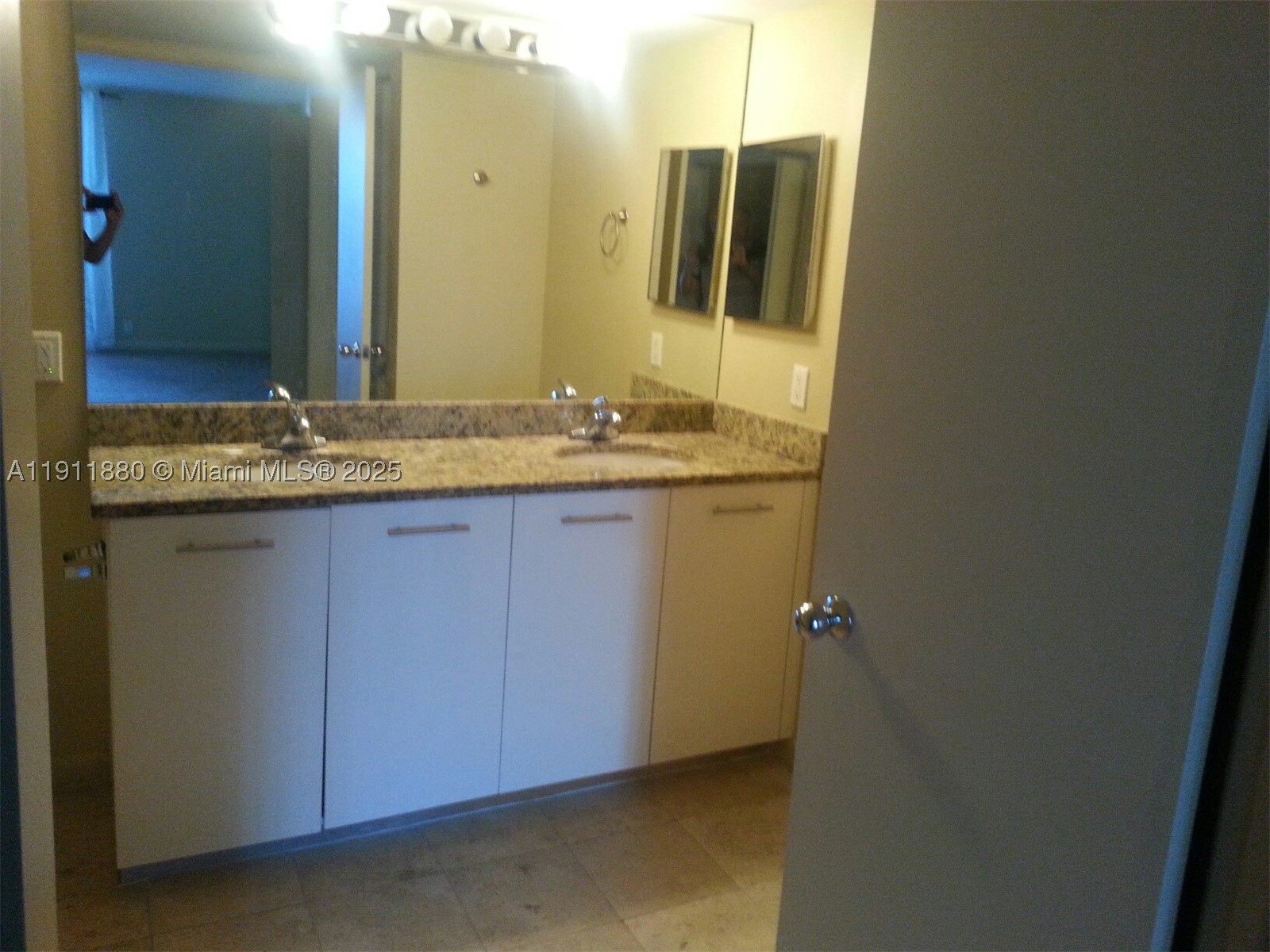 A11911880 Property Photo 15