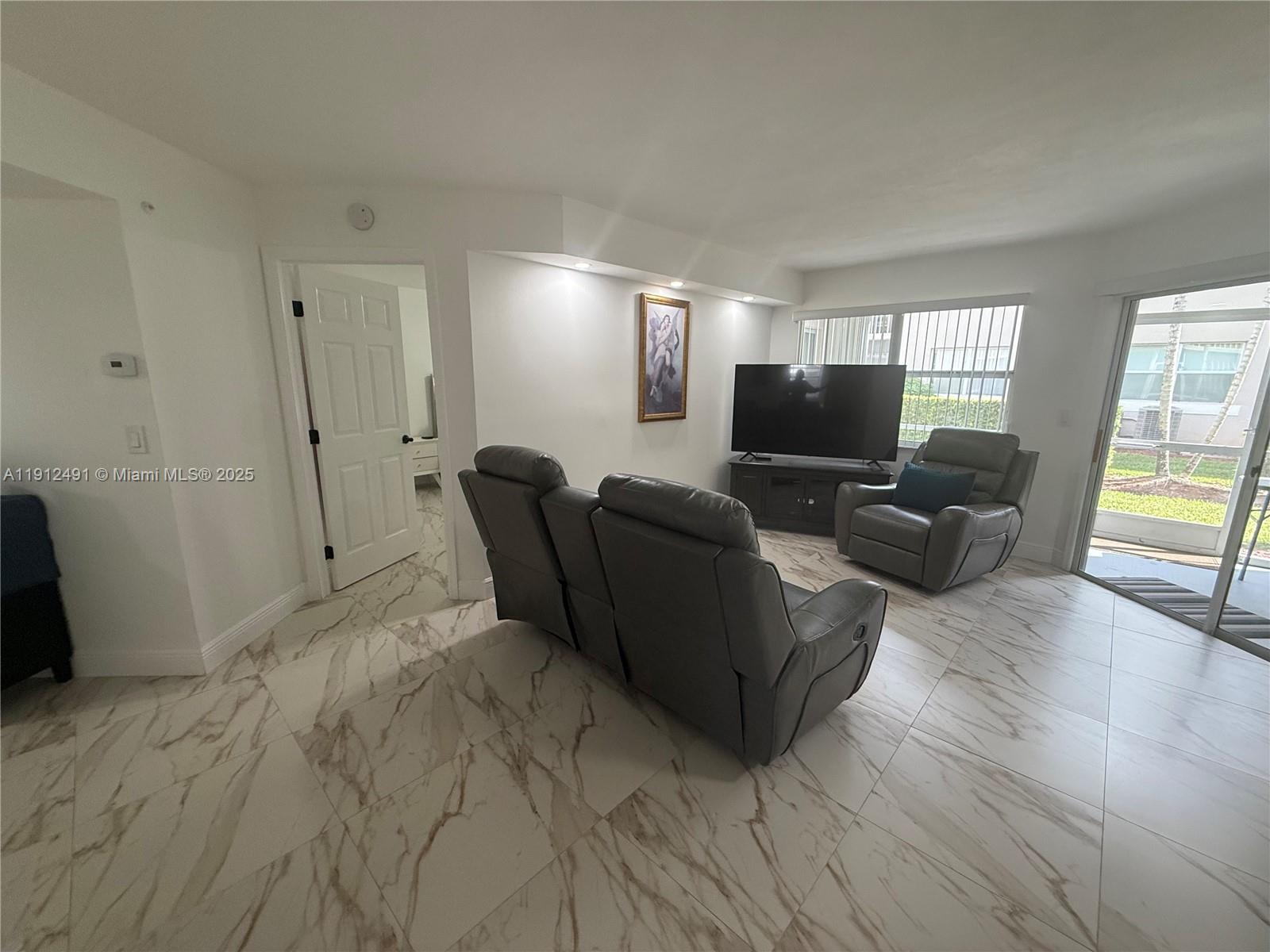 2203 Se 27th Dr 102-a Property Photo 6