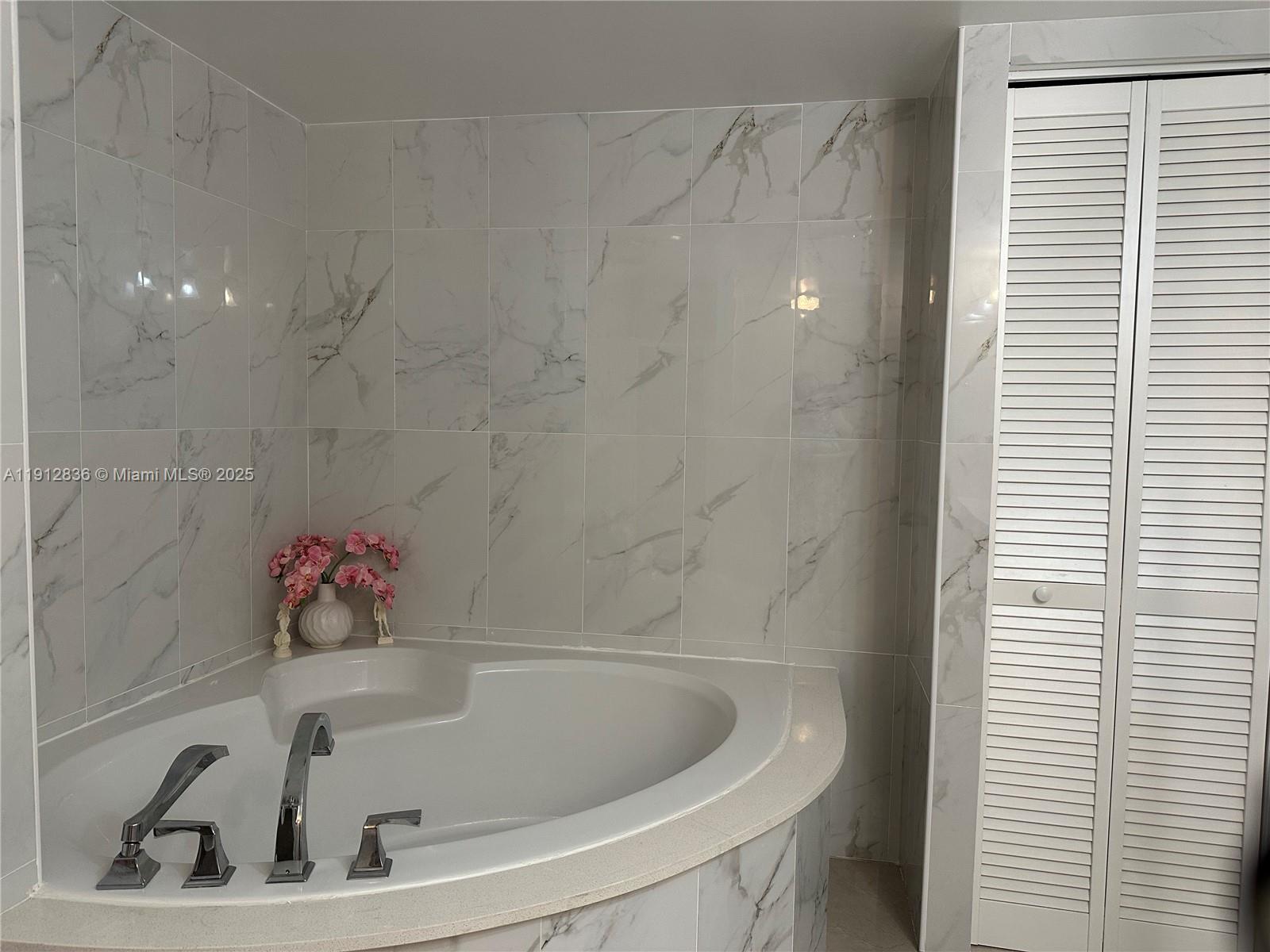 1865 S Ocean Dr 6h Property Photo 19