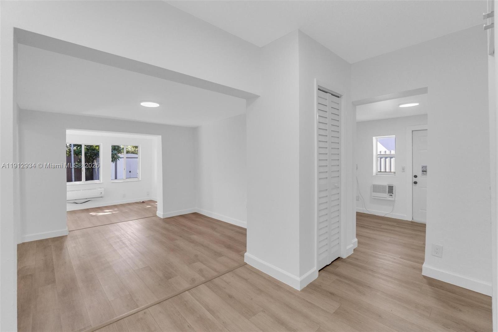 342 W 37th St Property Photo 14