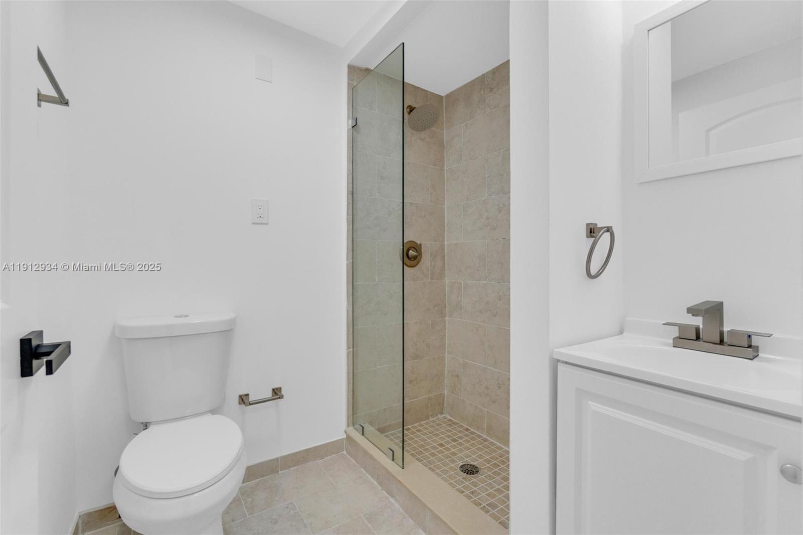 342 W 37th St Property Photo 35